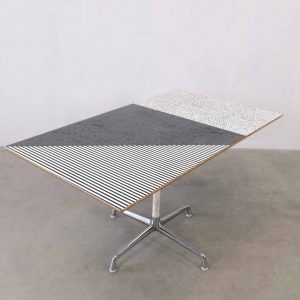 "Eames" Tisch